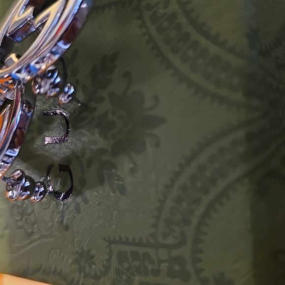 Gucci Metallic Logo Hoop Earrings - Picture 4 of 4